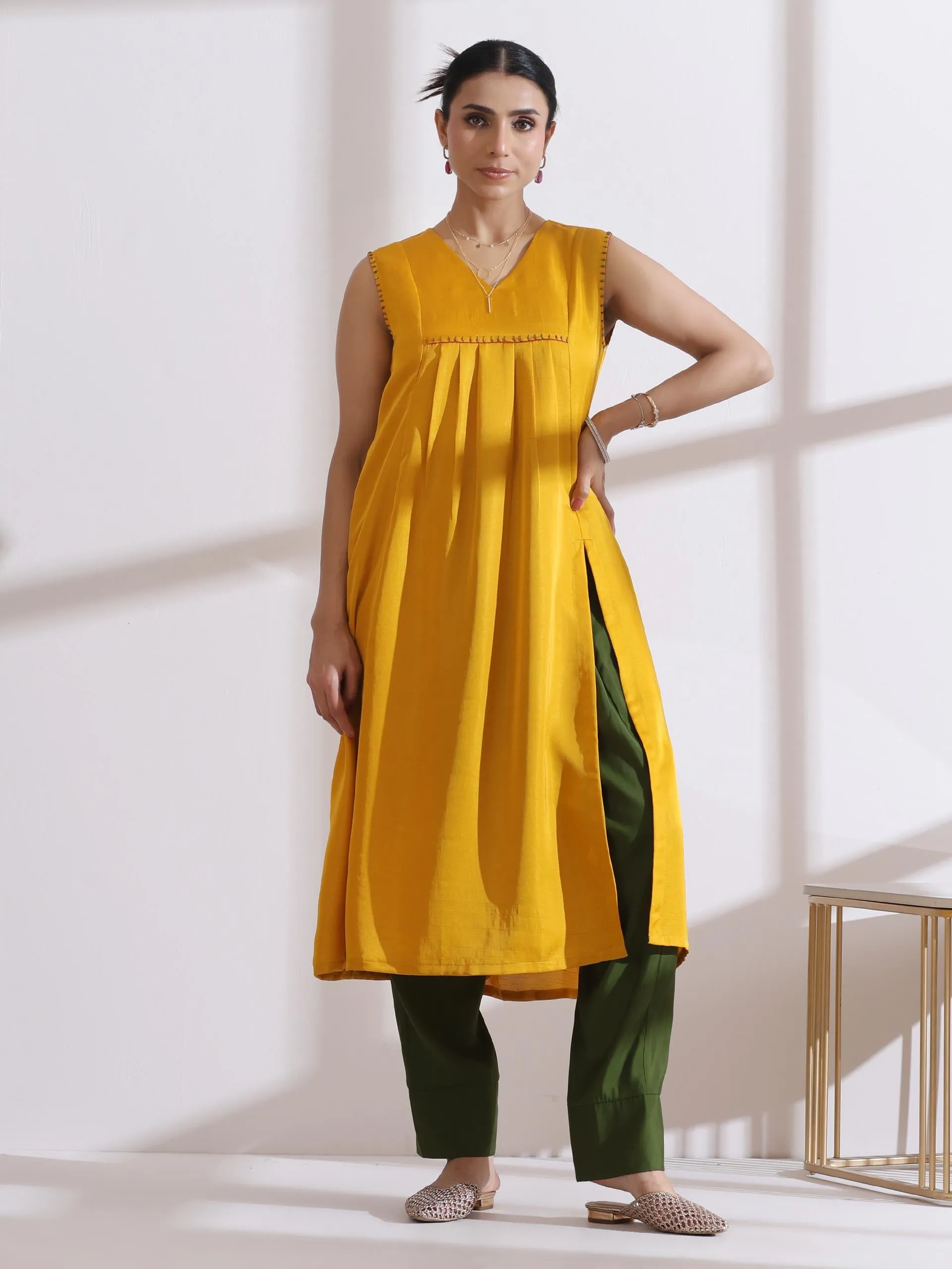 2 Pc Set - Prf'T Lux Sleeveless Kurta With Beads And Green Airskin Pants