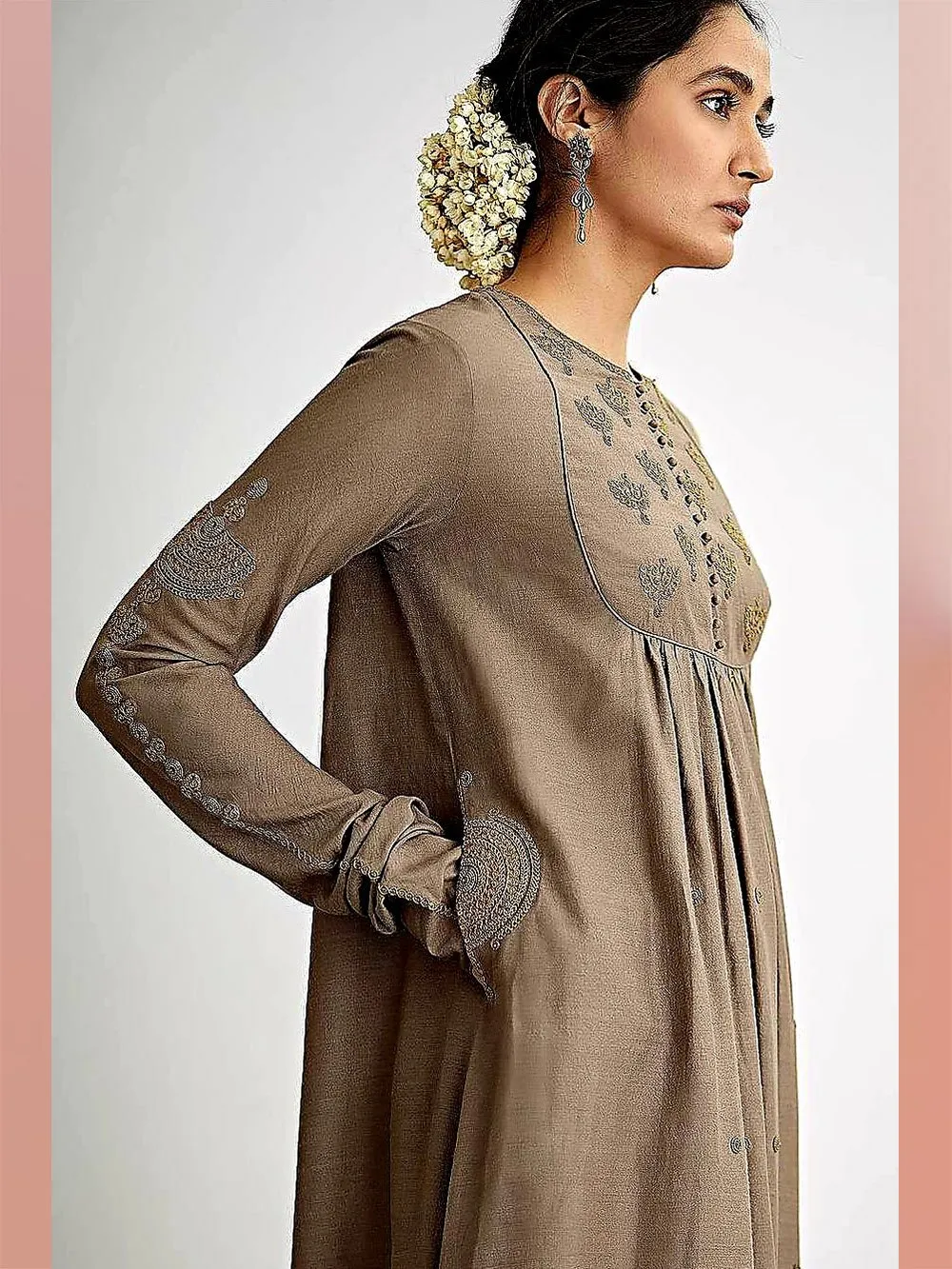 Dhruv Singh   I   kurta-pants-odhana-set-of-3-grey-calf-length-hand-embroidered-kurta-with-grey-dotted-pants-grey-and-beige-shibori-hand-embroidered-odhana