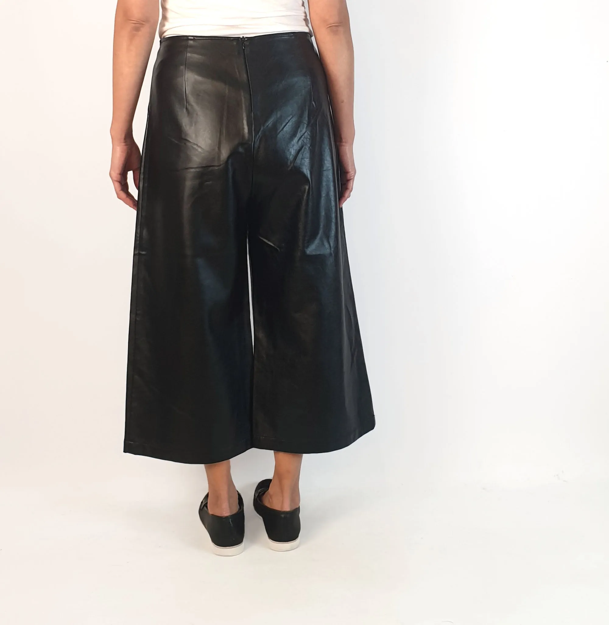 Leonard St faux leather wide leg cropped pants size 10