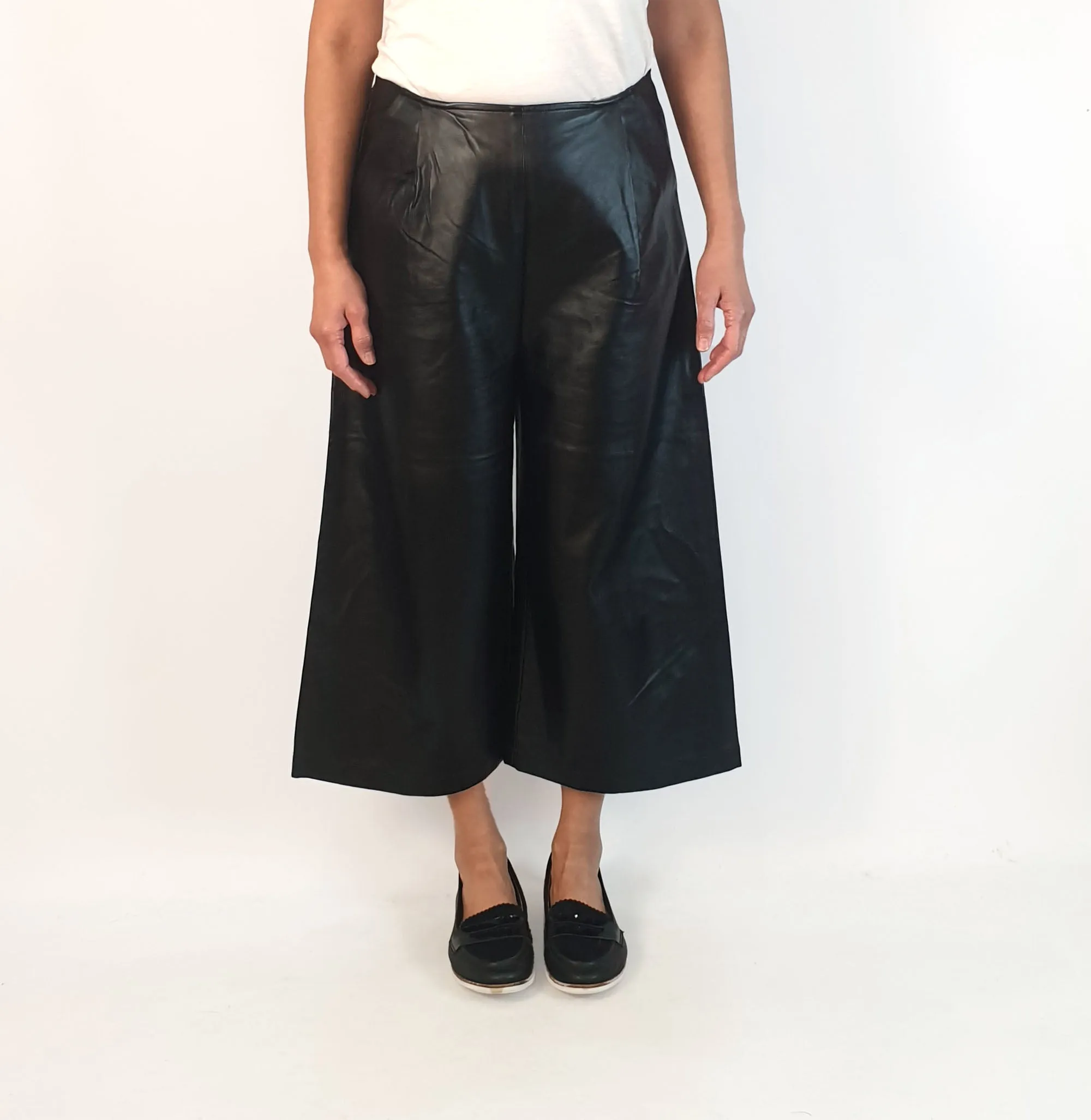 Leonard St faux leather wide leg cropped pants size 10