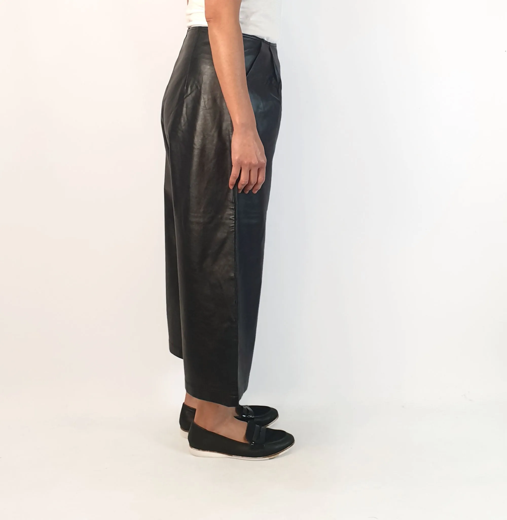 Leonard St faux leather wide leg cropped pants size 10