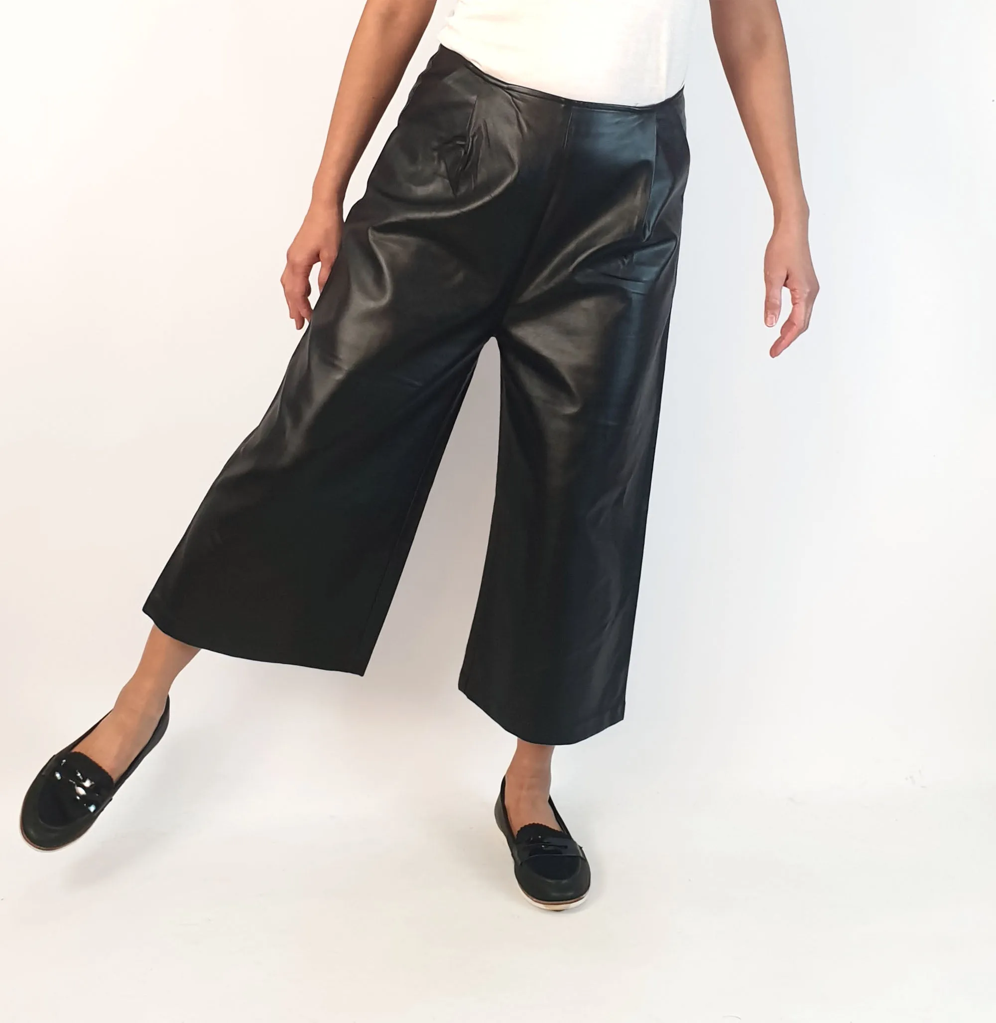 Leonard St faux leather wide leg cropped pants size 10